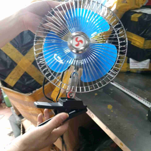 quạt lồng sắt có chức năng xoay chân cắm tẩu ô tô 12v 24v (cánh xanh )đường kính 21cm