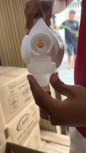 Nước giặt xả Z-One ngăn mùi ẩm mốc làm sạch bền màu. Giải pháp tối ưu cho mùa mưa bão. Khử khuẩn tốt ngay cả khi thời tiết mưa ẩm 2-3 ngày Lưu hương thơm và mềm vải.