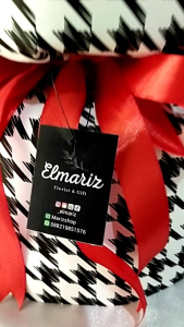 Round Bouquet Mawar 18 Tangkai