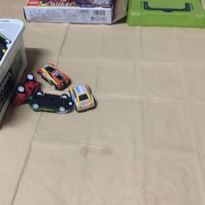 Sẵn hàng) ô tô đồ chơi 1 hộp 30 chiếc chạy đà bằng cót kéo lùi