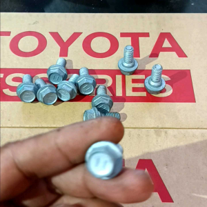 baut engsel dan baut body mobil