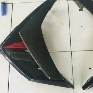 Cover bodi sayap kanan kiri Mio 125 Mio M3 Mio Z hitam asli. Karbon fiber desain aerodinamis untuk sepeda motor.