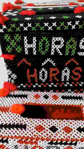 Tempat tisu manik manik khas batak