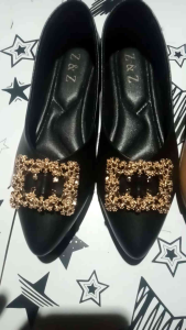 Sepatu Flat Wanita Desain Modern & Elegan