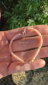 สร้อยข้อมือหินพิงค์โอปอล จี้ดอกรักชุบโรสโกลด์ – Handmade by Hinkik Jewelry