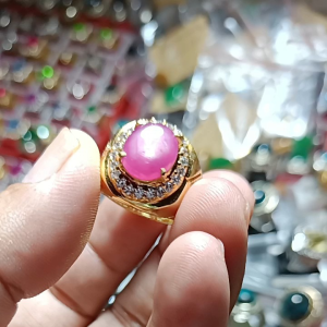 Batu Cincin Ruby Mozambique: Simbol Keberuntungan dan Perhiasan Wanita