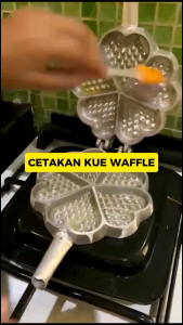 Cetakan Kue Waffle Croffle Pancake 5 Daun Love Aluminium Tebal Anti Lengket - Kitchenware - Alat Pembuat Waffle Croffle Pancake Dapur Pegangan Kayu