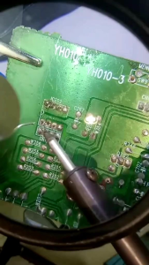 Alat Pegangan Solder Helping Hand dan Kaca Pembesar
