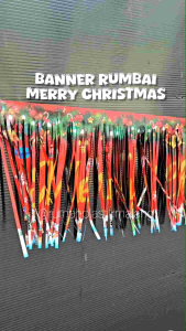 BANNER RUMBAI MERRY CHRISTMAS RED GOLD selamat hari raya natal kelahiran tuhan yesus suwir foil tirai sliwiran tali potong hiasan pintu dekorasi toko aksesoris depan kantor murah plastik curtain tempel dinding atap tembok
