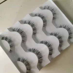 Bulu Mata Bawah B06 5 Pasang dalam 1 Kotak dengan 1 Pcs Lem