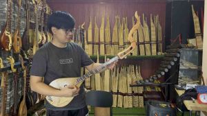 พิณโปร่งทรงหยดน้ำ ไม้มะค่า หัวพญานาค