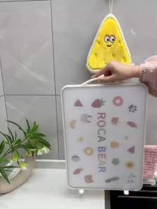 不锈钢双面菜板Double-Sided Stainless Steel Cutting Board 双面设计.一面切肉🥩剁排骨，一面切菜很方便✨#还可以磨姜蒜泥.不用的时还可以挂起来.#防霉抗菌菜#厨房好物🌈.