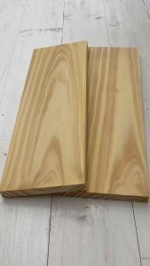 กว้าง10cm.หนา1.2cm.ยาว35cm.จำนวน 1 แผ่น ไม้สนนอก ไม้สนนำเข้า เป็นไม้สนมือ1พร้อมใช้งาน รีดเรียบทั้ง4ด้าน อบแห้ง อบยากันแมลง งานDIY