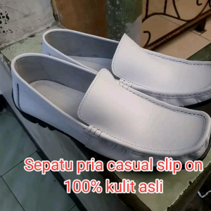 COD Sepatu pria putih kasual slip on kulit Terbaru Sepatu pria mocasin kulit populer