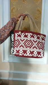 Tas Wanita Kekinian: Tote Bag Wanita & Tas Kulit Berkualitas