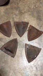 ผานไถนา ผาลไถ สบไถนา เหล็กหล่อ ผาลไถโบราณ ผานไถ ใบผาล สบไถโบราณ ผาลไถโบราณ สบไถ ของโบราณ ของสะสม วัตถุอาถรรพ์