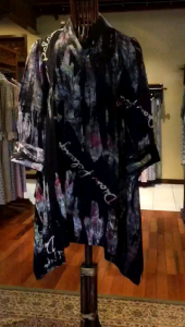 Khalisa Tunik Viscos by Dian Pelangi LIMITED EDITION Baju Blouse Atasan Kemeja Blus Outfit Casual Formal Kerja Kantor Pesta Pernikahan Kondangan Wanita Hijaber Cantik Anggun Modis Modern Elegan Mewah Model Korea Terbaru Motif Batik Abstrak Kekinian