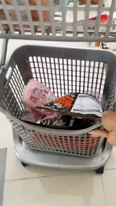 ตะกร้าผ้า ใส่ของอเนกประสงค์ 2 ชั้น มีล้อสีเทามุก รุ่น 1020