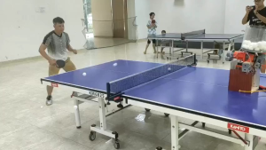Máy bắn bóng bàn một nòng đa điểm