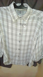 Outfit Jalan-jalan Perempuan: Kerah Lengan Balon Wanita & Stelan Kotak-kotak Dewasa