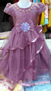 Gaun anak list pita besar