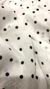 vải voan chifon chấm bi đen nền trắng _( khổ 1m5) mềm rũ dày vừa may đầm váy áo vv