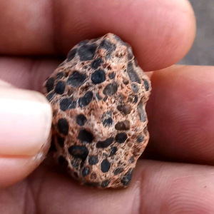 คตแปลกๆ เครื่องรางทนสิทธิ์ หายากสุดๆ แต่เห็นเม็ดเหล็กไหลเพลิงอยู่สองสามเม็ด ที่สุดของความหายาก