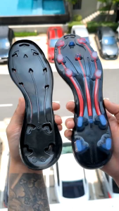 พื้นรองเท้าสตั๊ด พื้นรองเท้าฟุตบอล พื้นรองเท้าชั้นนอก แบบเกาะส้น F2 สีดำแดง