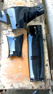 Batok Belakang & Legsil Atas Bawah Karbon untuk Mobil Karisma