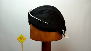 BLANGKON MATARAM ALUSAN HITAM LIS PUTIH