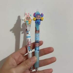 Pulpen Fancy Labubu Gel Hitam 213/ Crying Baby 215 (1 paket isi 6pc)