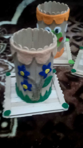 Tempat pensil dari stik es krim motif bunga kerajinan tangan