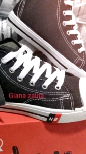 SEPATU HITAM PUTIH (PREKAT) TALI SOL KUNING