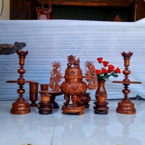 Bộ đèn thờ cúng đồ thờ cúng gỗ Hương đỏ Gia Lai.