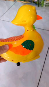 Mainan Bebek Baterai Singing Duck Bump Go Nyala Lampu Dan Suara no MP 1004