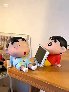Stand Holder HP Tablet Shin Chan Cute: Aksesori Meja Dekorasi & Fiture Crayon