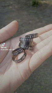 แหวนสลักชื่อ แหวนแกะสลักอักษร 🔥สินค้าพร้อมส่ง🔥 [สลักอักษรชื่อฟรี!]