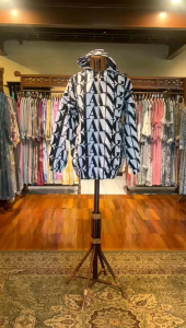 Jacket Hoodie by Dian Pelangi LIMITED EDITION Outfit Jaket Casual Wanita Cantik Anggun Modis Modern Simple Elegan Mewah Model Korea Terbaru Motif Abstrak Kekinian