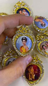 ล็อกเก็ตเข็มกลัด พระพันปีหลวง พระบรมฉายาลักษณ์ รูป สำหรับติด ขนาด 3x4เซนติเมตร