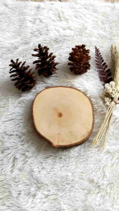 SR | SANDAL ANAK LAKI - LAKI BATMAN 1 TAHUN S/D 3 TAHUN 3 WARNA\\n\\n Keunggulan Sandal Anak Laki-Laki Batman\\n\\nSandal anak laki-laki Batman merupakan pilihan tepat bagi orang tua yang mencari sandal anak tahan lama dan cocok untuk aktivitas outdoor. Sandal ini memiliki bahan sol spon Eva dan tali karet belakang yang membuatnya tahan lama dan nyaman digunakan oleh anak-anak. Selain itu, desain sandal ini sesuai dengan aktivitas outdoor, sehingga anak-anak dapat bermain dengan aman dan nyaman.\\n\\n Bahan Tahan Lama\\n\\nSandal anak laki-laki Batman dirancang dengan bahan sol spon Eva dan tali karet belakang yang membuatnya tahan lama. Bahan ini mampu menyerap dampak dan mengurangi risiko cedera pada anak-anak saat bermain di luar ruangan. Selain itu, bahan ini juga mudah dibersihkan dan tidak mudah rusak.\\n\\n Desain Sesuai Aktivitas Outdoor\\n\\nDesain sandal anak laki-laki Batman sangat cocok untuk aktivitas outdoor. Sandal ini memiliki sol yang empuk dan kuat, sehingga anak-anak dapat bermain dengan aman dan nyaman. Selain itu, sandal ini juga memiliki tali karet belakang yang membuat sandal tetap menempel pada kaki anak-anak.\\n\\n Panduan Ukuran & Warna\\n\\nSandal anak laki-laki Batman tersedia dalam berbagai ukuran dan warna-warni yang menarik. Berikut panduan ukuran dan warna sandal anak laki-laki Batman:\\n\\n Ukuran 22-25\\n\\nSandal anak laki-laki Batman tersedia dalam ukuran 22-25, yang cocok untuk rentang usia anak 1 tahun sampai 3 tahun. Berikut panduan ukuran sandal anak laki-laki Batman:\\n\\n- Ukuran 22: Panjang kaki 14 cm, untuk usia 1 tahun sampai 1.5 tahun\\n- Ukuran 23: Panjang kaki 14.5 cm, untuk usia 1.5 tahun sampai 2 tahun\\n- Ukuran 24: Panjang kaki 15 cm, untuk usia 2 tahun sampai 2.5 tahun\\n- Ukuran 25: Panjang kaki 15.5 cm, untuk usia 2.5 tahun sampai 3 tahun\\n\\n Warna-Warni Sesuai Selera\\n\\nSandal anak laki-laki Batman tersedia dalam warna-warni yang menarik dan sesuai selera anak-anak. Anak-anak dapat memilih warna favorit mereka dan menggunakan sandal ini untuk berbagai aktivitas outdoor.\\n\\n Cara Beli dan Pengiriman\\n\\nJika Anda tertarik untuk membeli sandal anak laki-laki Batman, Anda dapat melakukan pembelian secara online atau COD (Bayar ditempat). Berikut cara beli dan pengiriman sandal anak laki-laki Batman:\\n\\n COD (Bayar Ditempat)\\n\\nAnda dapat membeli sandal anak laki-laki Batman secara COD (Bayar ditempat) di toko-toko resmi kami. Dengan metode pembayaran ini, Anda dapat melihat barang real pict sebelum membayar.\\n\\n Barang Real Pict\\n\\nBarang real pict merupakan gambar produk yang sesuai dengan produk yang akan Anda terima. Dengan metode ini, Anda dapat memastikan bahwa produk yang Anda beli sesuai dengan harapan Anda.\\n\\nJadi, tunggu apa lagi? Segera beli sandal anak laki-laki Batman untuk anak-anak Anda dan biarkan mereka bermain dengan aman dan nyaman!\"