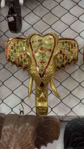 หัวช้าง สีทอง หัวช้างแกะสลัก ขนาด 30x30 cm.