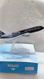 AIR NEW ZEALAND BOEING 747/BOEING 777 DIECAST AIRPLANE TOY COLLECTION WITH STAND