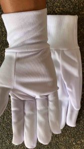 ถุงมือทำงานผ้า ถุงมือวอร์ม สีขาว และสีดำ(คู่ละ 22บ)