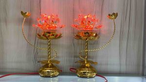 Cặp đèn thờ hoa sen pha Lê bông sen vàng đổi màu cao 23cm