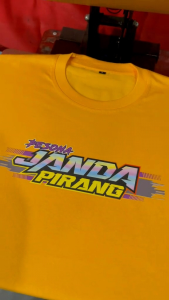 Pesona Kaos Desain Modern & Elegan