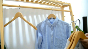 Hanger baju JEPIT KAYU PALANG BESI warna natural ( 1 PCS )