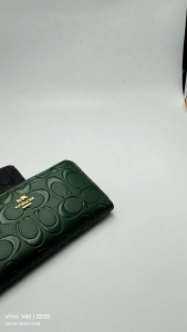 กระเป๋าสตางค์ แบบหนังปั๊มขนาด 8 นิ้วฃปรองสินค้างานสวยมีหลายช่องมีช่องฃิปใส่เหรียญได้มีช่องใส่การ์ดของมีพร้อมอุปกรณ์พร้อมส่งจ้า