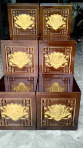 Bục tam cấp kê 2 bên ban thần tài dát vàng màu nâu óc chó