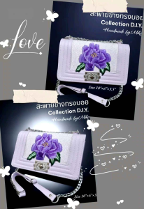 กระเป๋าสะพายข้าง ตกแต่งด้วยแพตเทิลดอกไม้สีสวยสดใส