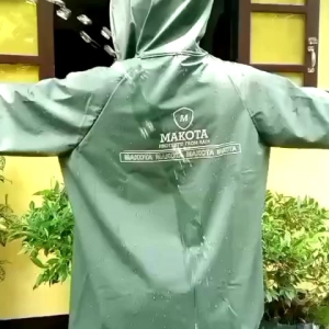 MAKOTA Jas Hujan Setelan Pria Wanita bahan PVC Tebal Anti Rembes tersedia warna Hitam Biru Army Merah dan Cream kedap air dan dapat digunakan kembali
